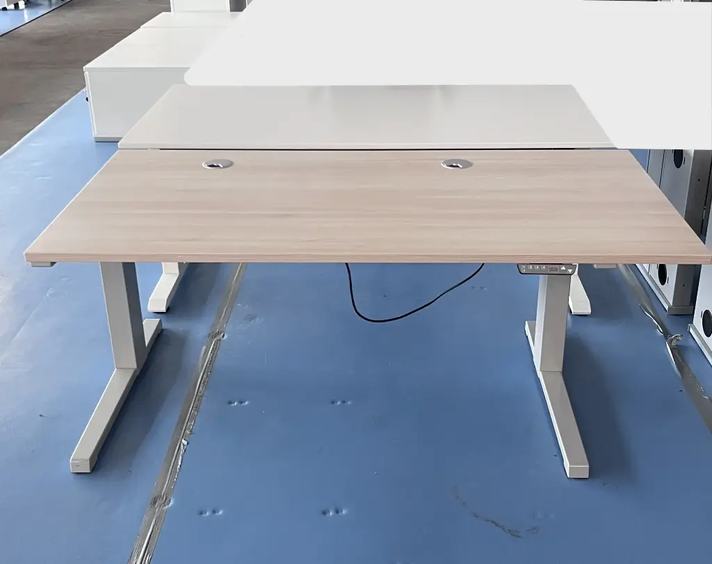 Schreibtisch elektrisch höhenverstellbarer